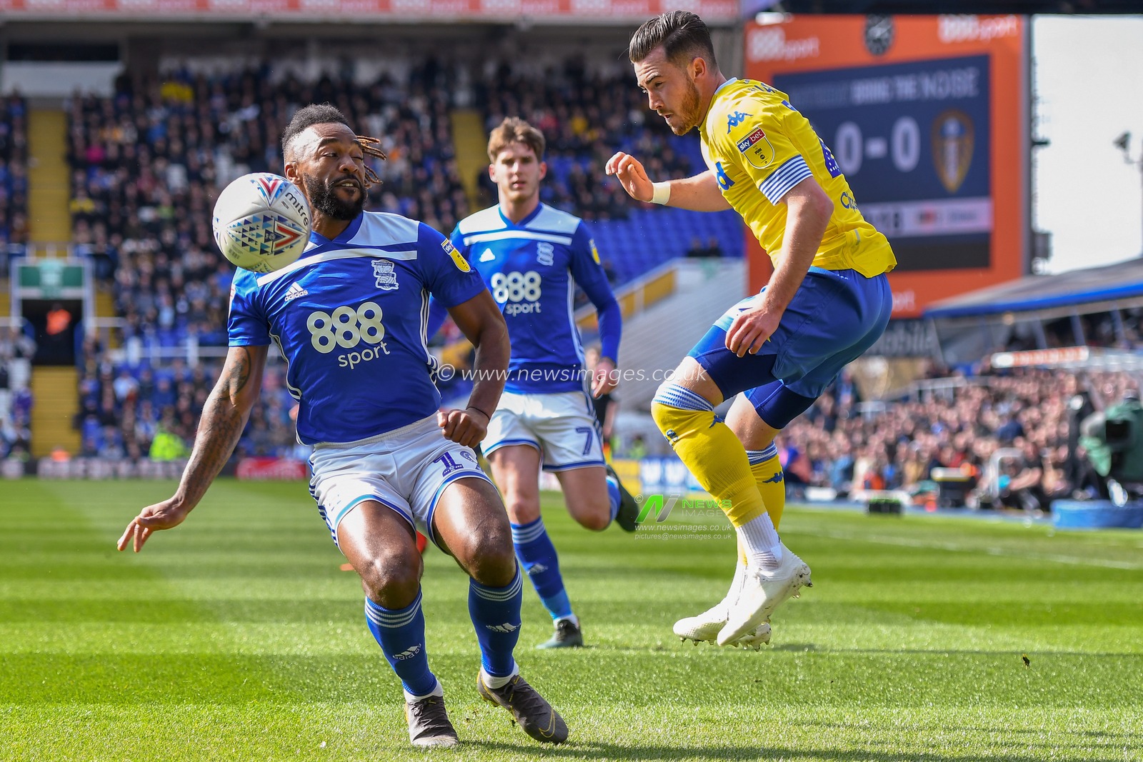6th April 2019, St Andrew's, Birmingham, England; Sky Bet EFL Championship Birmingham City vs Leeds United ; Jack Harrison (22) of Leeds Utd cross is blocked by Jaques Maghoma (19) of Birmingham City

Credit: Gareth Dalley/News Images


English Football League images are subject to DataCo Licence