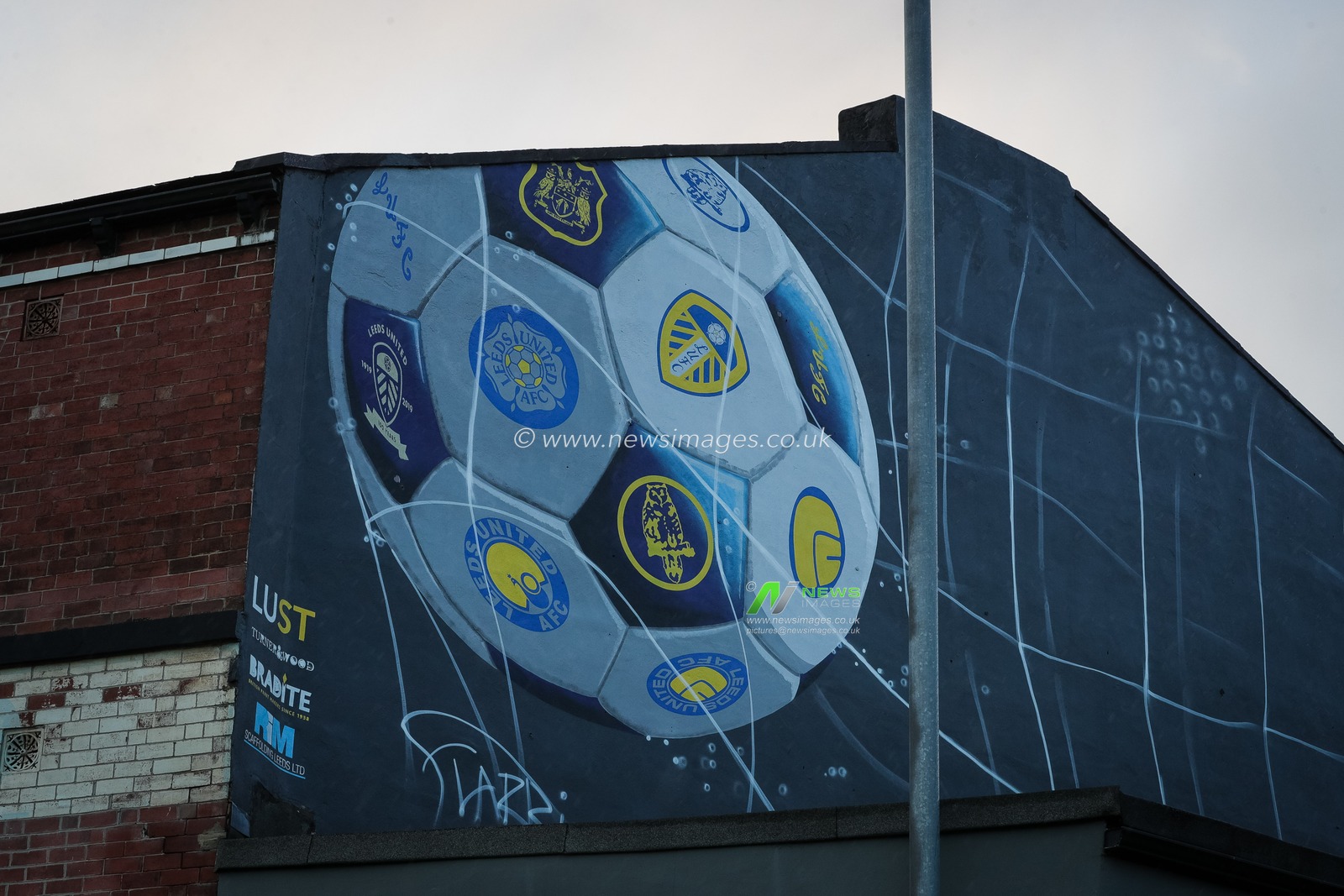 General view of a Leeds United mural near Elland Road Stadium ahead of the Premier League match Leeds United vs West Ham United at Elland Road, Leeds, United Kingdom, 4th January 2023

(Photo by James Heaton/News Images)