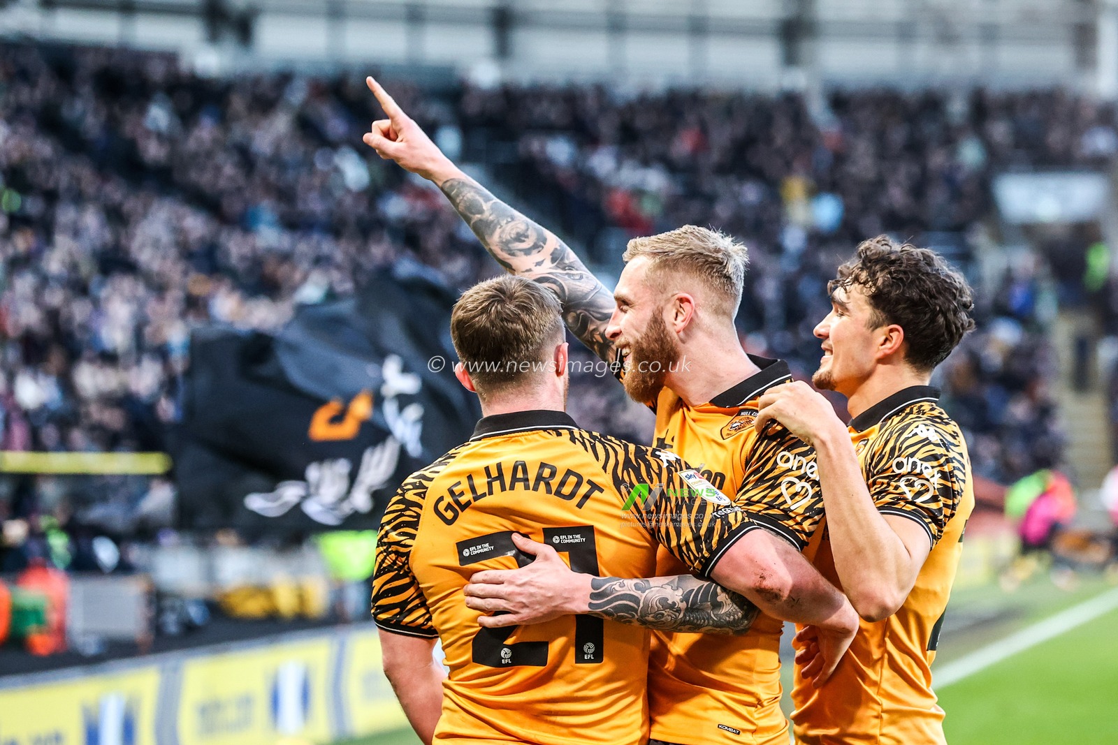 Oliver McBurnie of Hull City celebrates his goal to make it 1-0 during the Sky Bet Championship match Hull City vs Swansea City at MKM Stadium, Hull, United Kingdom on 24 January 2026

(Photo by Alfie Cosgrove/News Images)