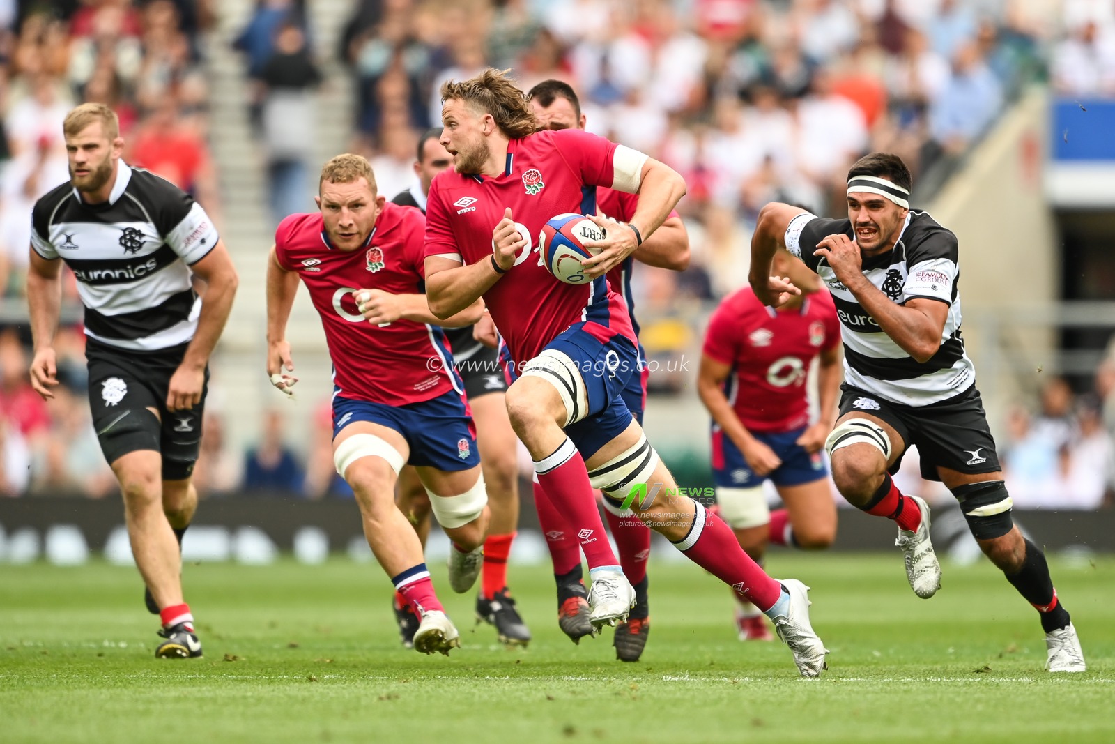 Jonny Hill of England makes a break