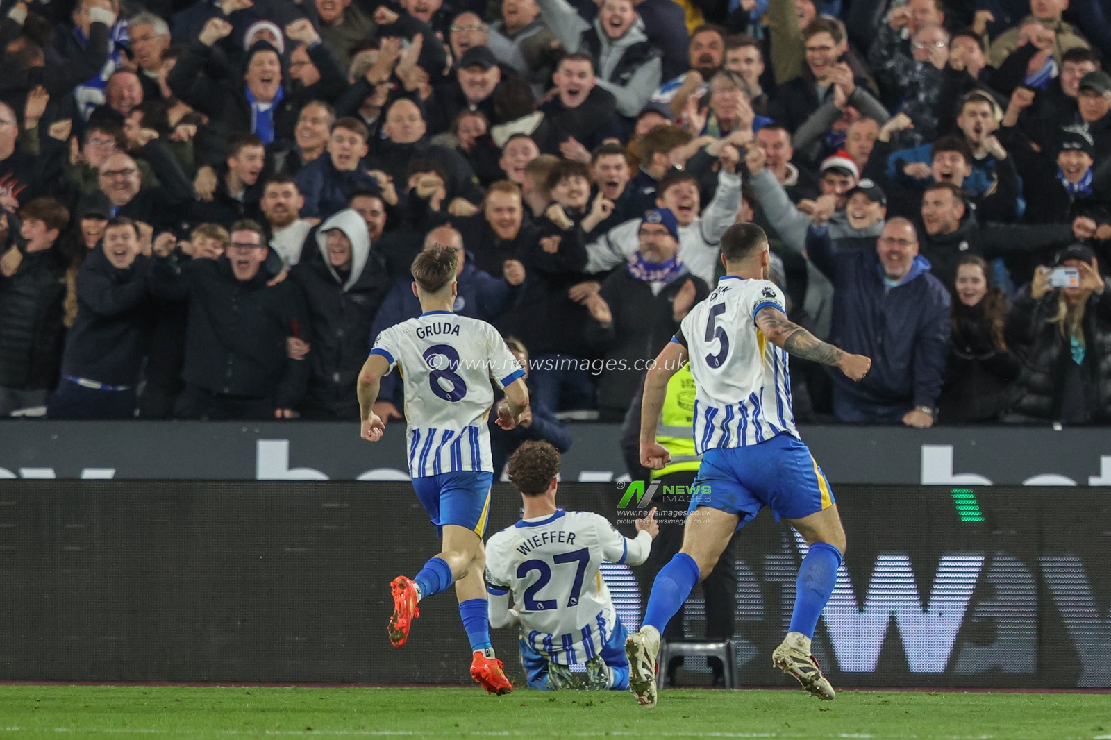 Mats Wieffer of Brighton & Hove Albion celebrates his goal to make it 0-1 during the Premier League match West Ham United vs Brighton and Hove Albion at London Stadium, London, United Kingdom, 21st December 2024

(Photo by Alfie Cosgrove/News Images)