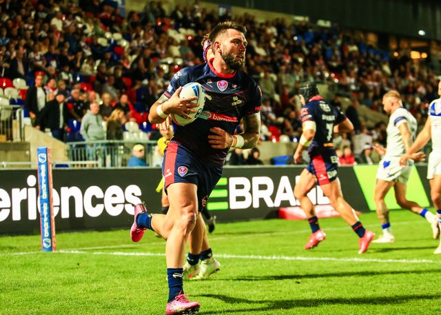 Kyle Feldt of St. Helens in action during the Betfred Super League round 21 match Wakefield Trinity vs St Helens at DIY Kitchens Stadium, Wakefield, United Kingdom, 8th August 2025

(Photo by Richard Bierton/News Images)