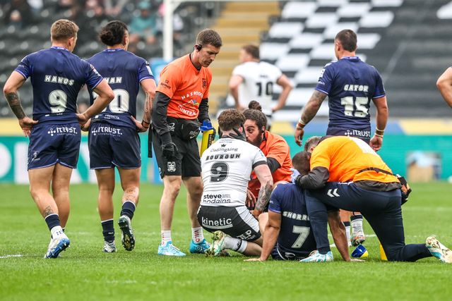 Amir Bourouh of Hull FC and Jake Shorrocks of Toulouse Olympique receive treatment during the Betfred Super League round 10 match Hull FC vs Toulouse Olympique at MKM Stadium, Hull, United Kingdom on 03 May 2026

(Photo by Alfie Cosgrove/News Images)