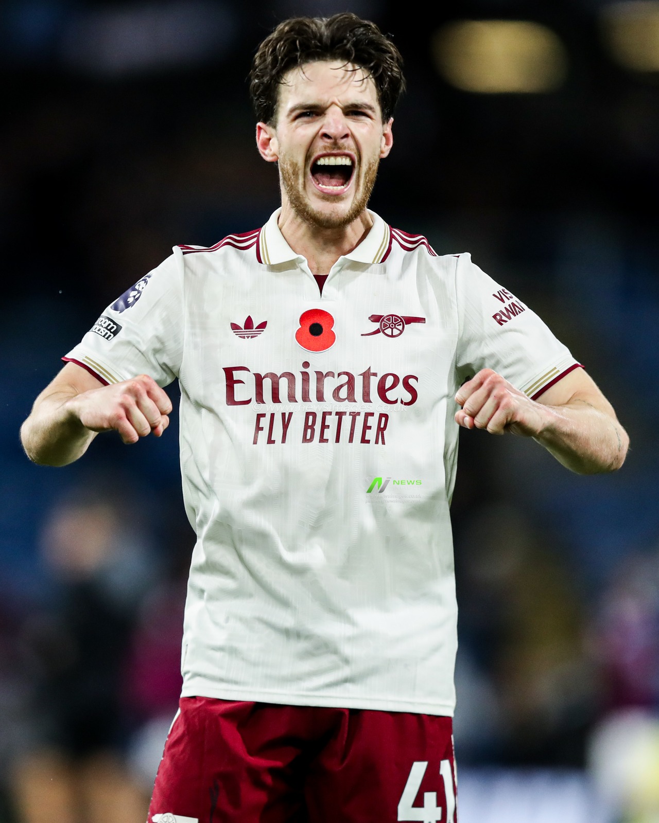 Declan Rice of Arsenal celebrates 0-2 win after the Premier League match Burnley vs Arsenal at Turf Moor, Burnley, United Kingdom, 1st November 2025

(Photo by Jorge Horsted/News Images)

*** GER AUT SUI OUT ***