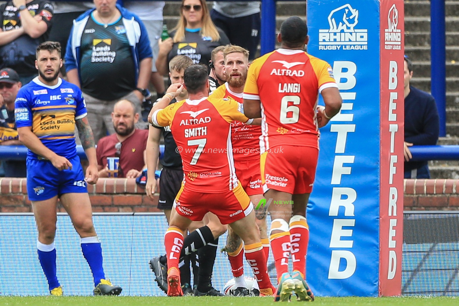 30th June 2019 , Emerald Headingley Stadium, England; Betfred Super League, Round 20, Leeds Rhinos vs Catalans Dragons ; Sam Tomkins (29) of Catalans Dragons celebrates his try 


Credit: Mark Cosgrove/News Images