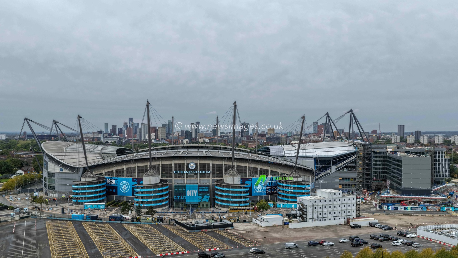 An aerial view of the Etihad Stadium with the city of Manchester in the background during the Premier League match Manchester City vs Manchester United at Etihad Stadium, Manchester, United Kingdom, 14th September 2025

(Photo by Mark Cosgrove/News Images)