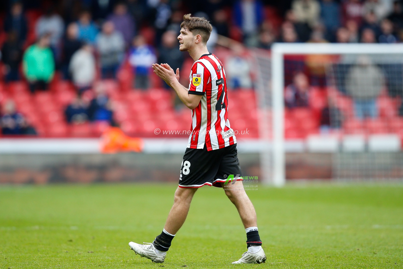 James McAtee #28 of Sheffield United applauds fans as he is substituted during the Sky Bet Championship match Sheffield United vs Cardiff City at Bramall Lane, Sheffield, United Kingdom, 15th April 2023

(Photo by Ben Early/News Images)