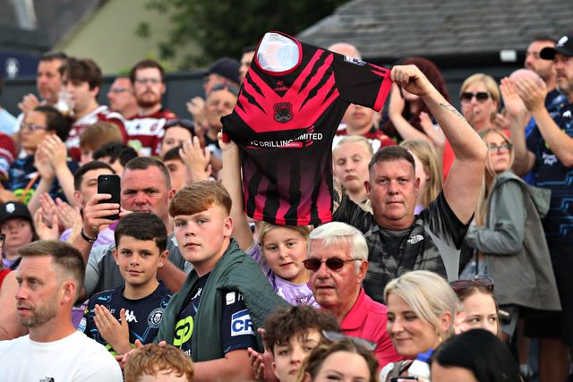 Wigan fans show respect to Layla before the Betfred Super League round 15 match Wakefield Trinity vs Wigan Warriors at DIY Kitchens Stadium, Wakefield, United Kingdom, 20th June 2025

(Photo by Sam Eaden/News Images)