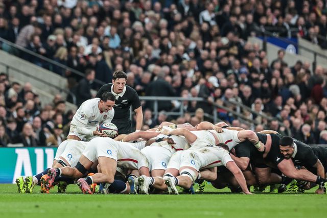 Alex Mitchell of England feeds the scrum during the Quilter Nations Series 2025 match England vs New Zealand at Allianz Stadium, Twickenham, United Kingdom, 15th November 2025

(Photo by Mark Cosgrove/News Images)

*** GER AUT SUI OUT ***
