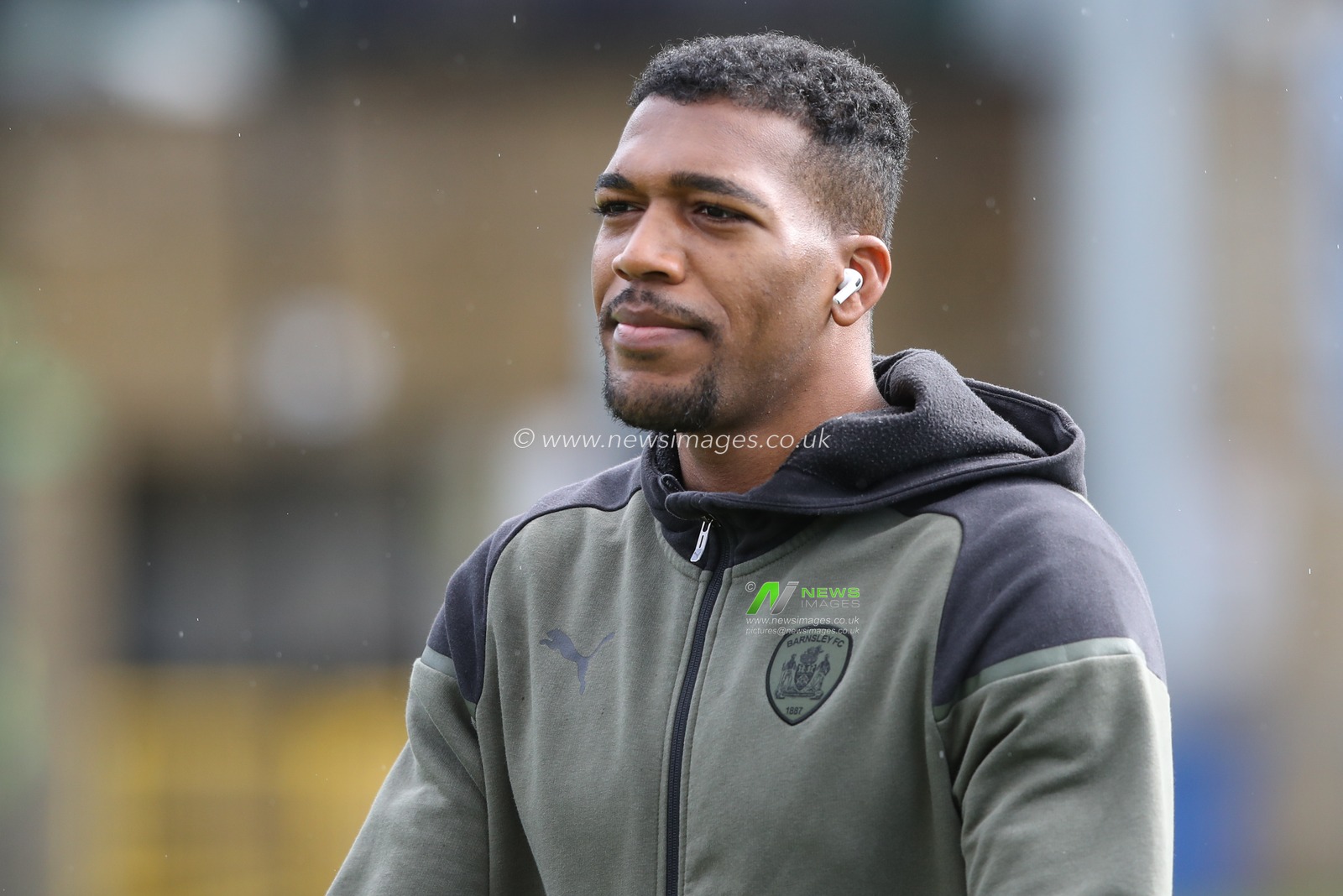 Donovan Pines of Barnsley arrives during the Sky Bet League 1 match Wycombe Wanderers vs Barnsley at Adams Park, High Wycombe, United Kingdom, 2nd March 2024

(Photo by Alfie Cosgrove/News Images)