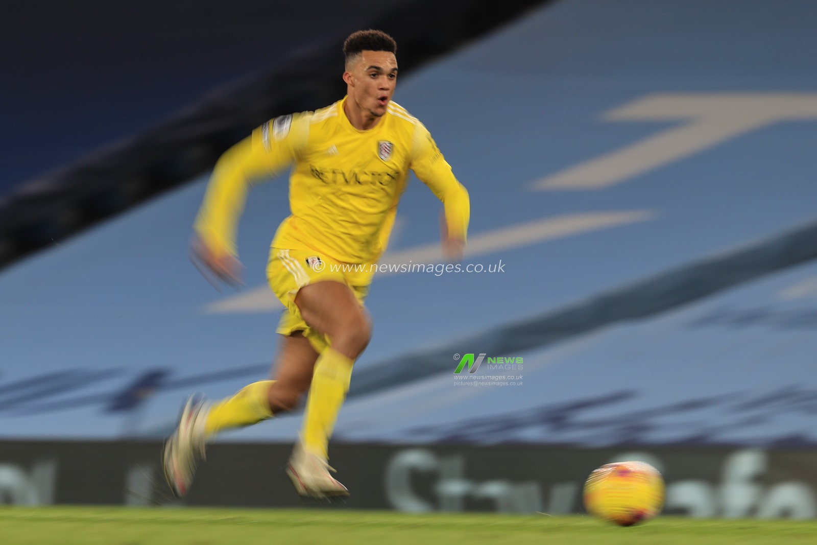 Antonee Robinson #33 of Fulham breaks down the wing