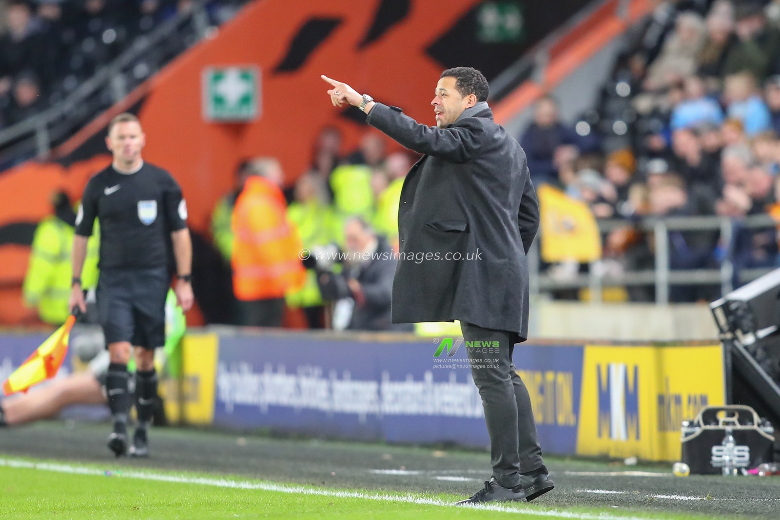 Liam Rosenior manager of Hull City gives his players instructions during the Emirates FA Cup Third Round match Hull City vs Fulham at MKM Stadium, Hull, United Kingdom, 7th January 2023

(Photo by Gareth Evans/News Images)
