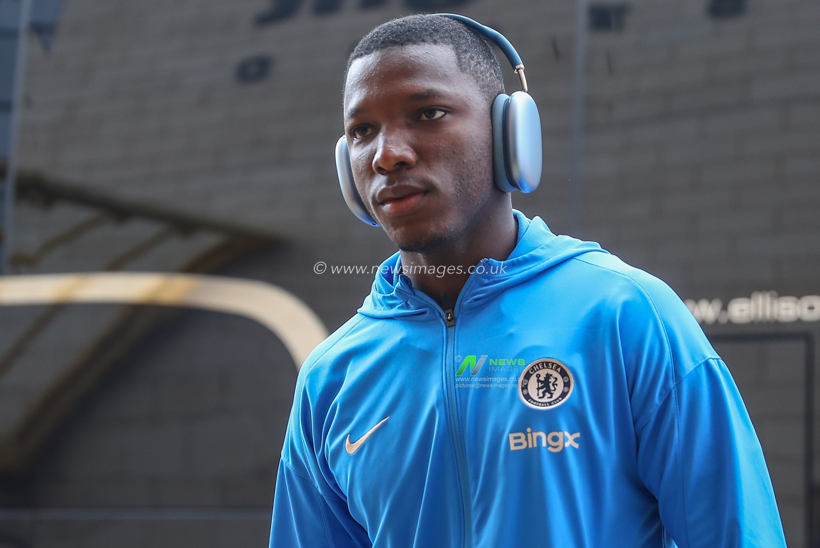 MoisÃ©s Caicedo of Chelsea arrives during the Premier League match Wolverhampton Wanderers vs Chelsea at Molineux, Wolverhampton, United Kingdom, 25th August 2024

(Photo by Gareth Evans/News Images)