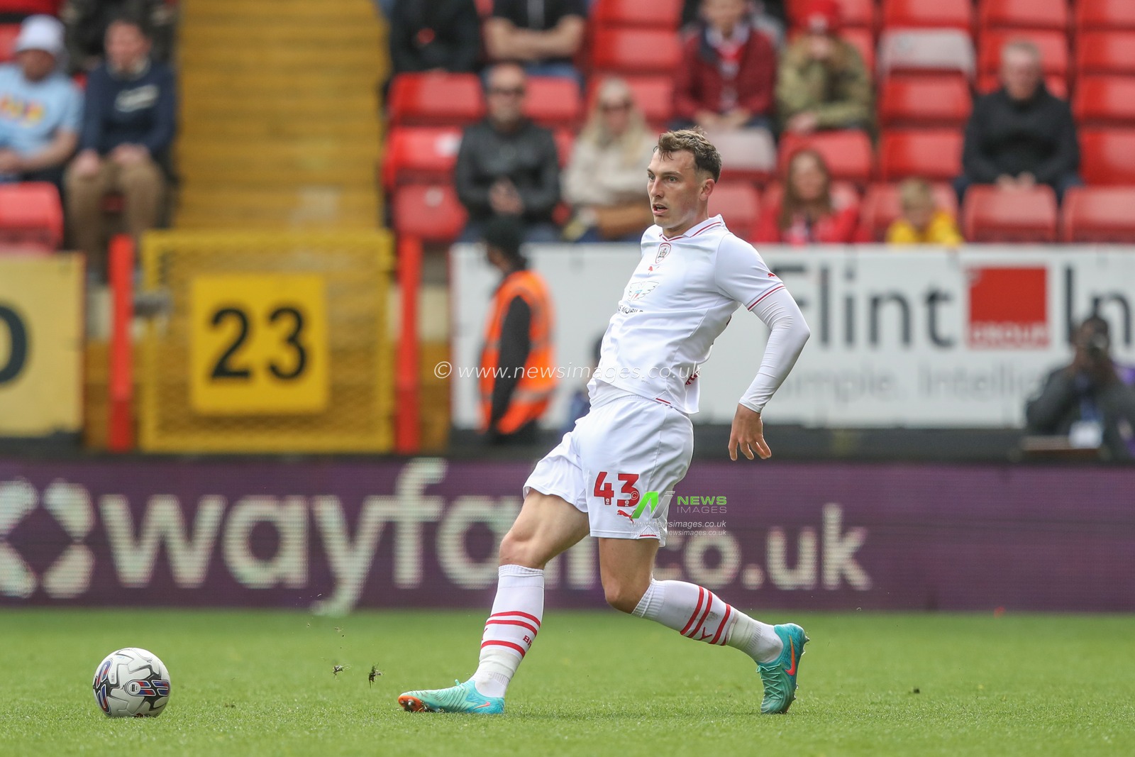 Josh Earl of Barnsley passes the ball during the Sky Bet League 1 match Charlton Athletic vs Barnsley at The Valley, London, United Kingdom, 6th April 2024

(Photo by Alfie Cosgrove/News Images)