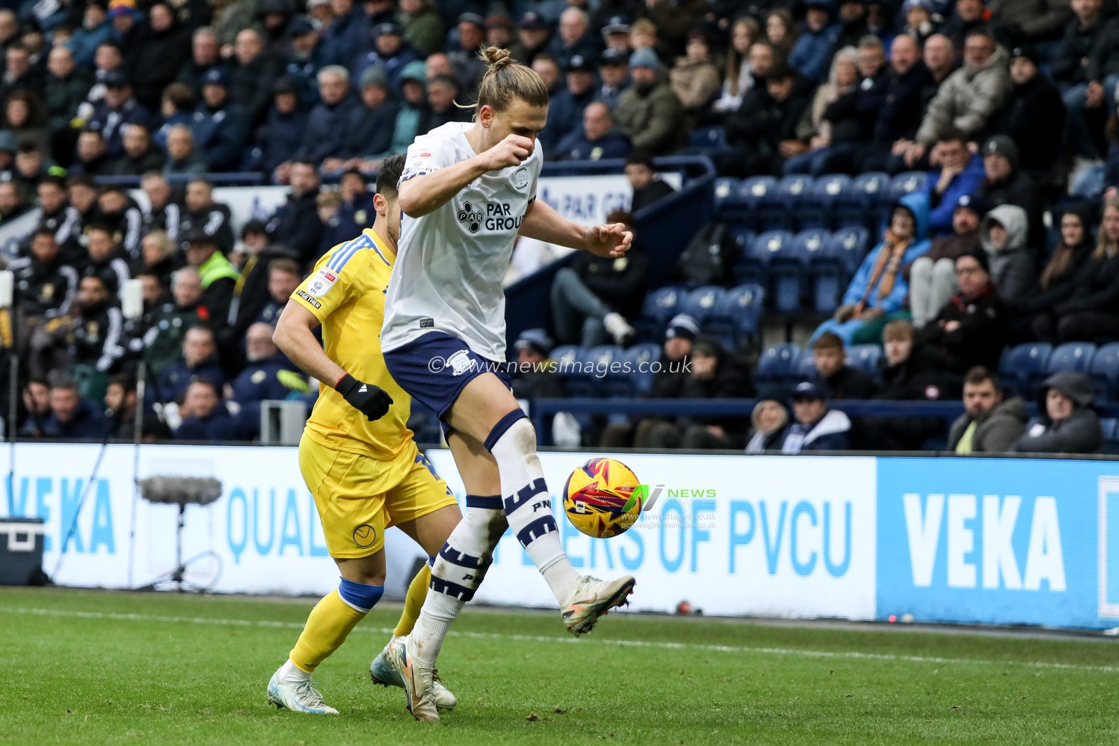 Brad Potts of Preston North End controlling the ball during the Sky Bet Championship match Preston North End vs Leeds United at Deepdale, Preston, United Kingdom, 14th December 2024

(Photo by Jorge Horsted/News Images)