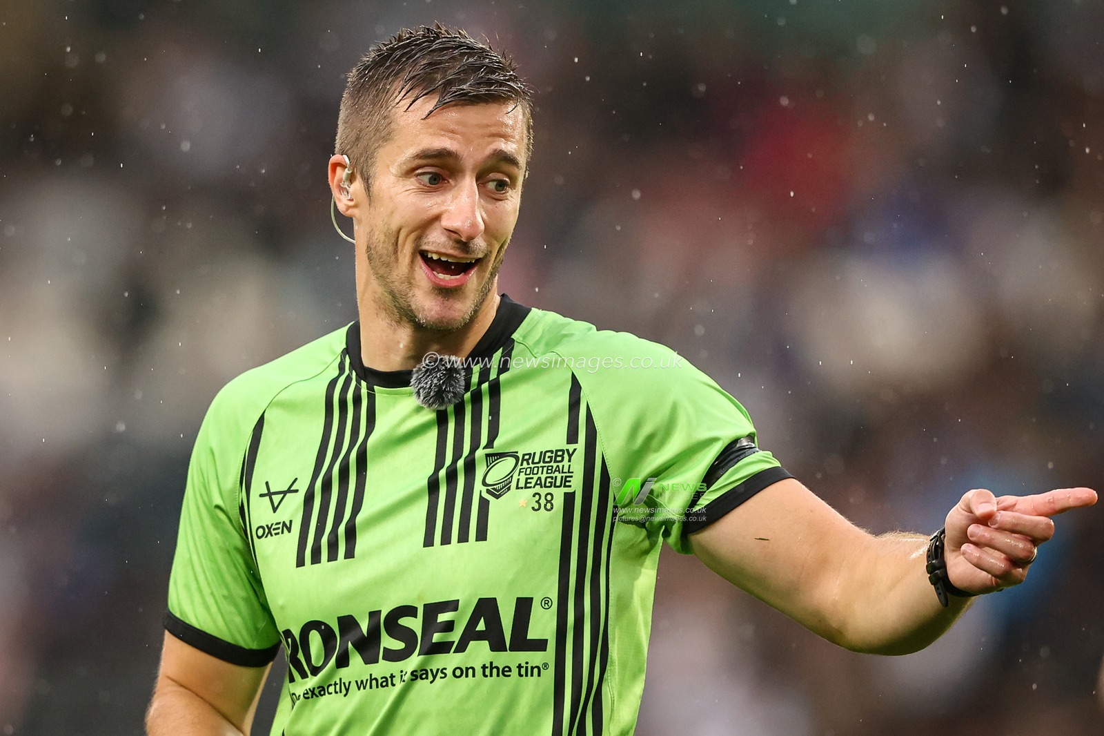 Referee Chris Kendall during the Betfred Super League round 25 match Hull FC vs Warrington Wolves at MKM Stadium, Hull, United Kingdom on 29 August 2026

(Photo by Alfie Cosgrove/News Images)