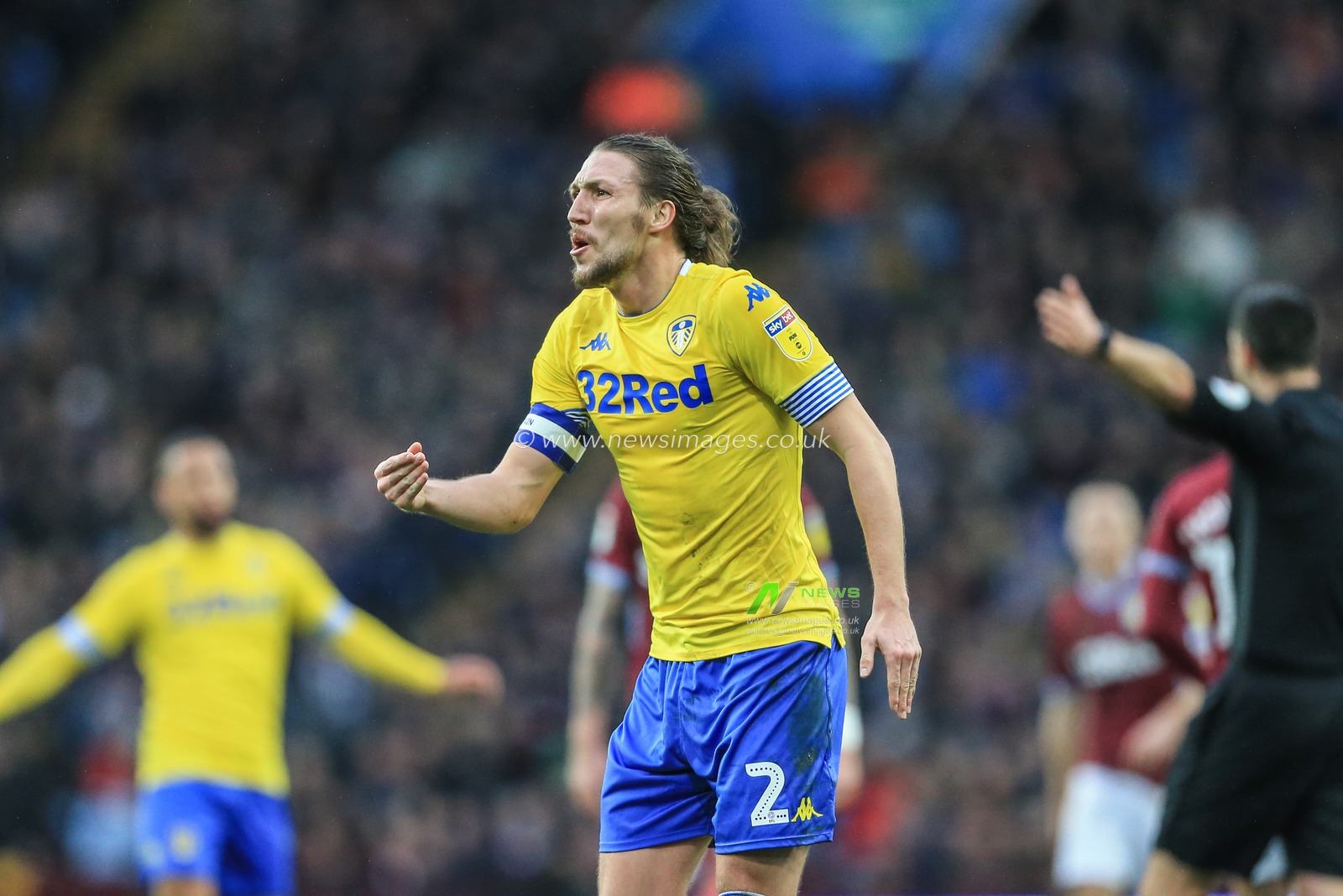 23rd December 2018, Villa Park, Birmingham, England ; Sky Bet Championship, Aston Villa vs Leeds United : Luke Ayling (02) of Leeds Utd gets mad with his defence as Leeds go 2-0 down

Credit: Mark Cosgrove/News Images

English Football League images are subject to DataCo Licence