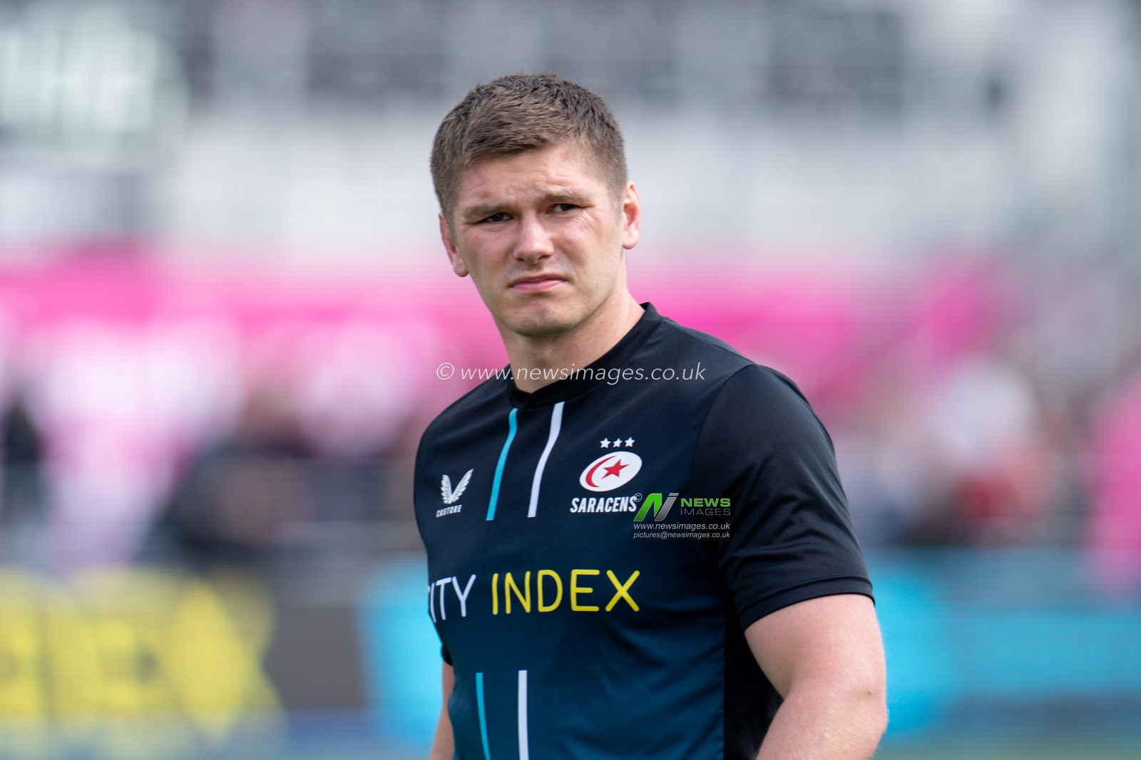 Own Farrell #10 of Saracens warming up prior to the game