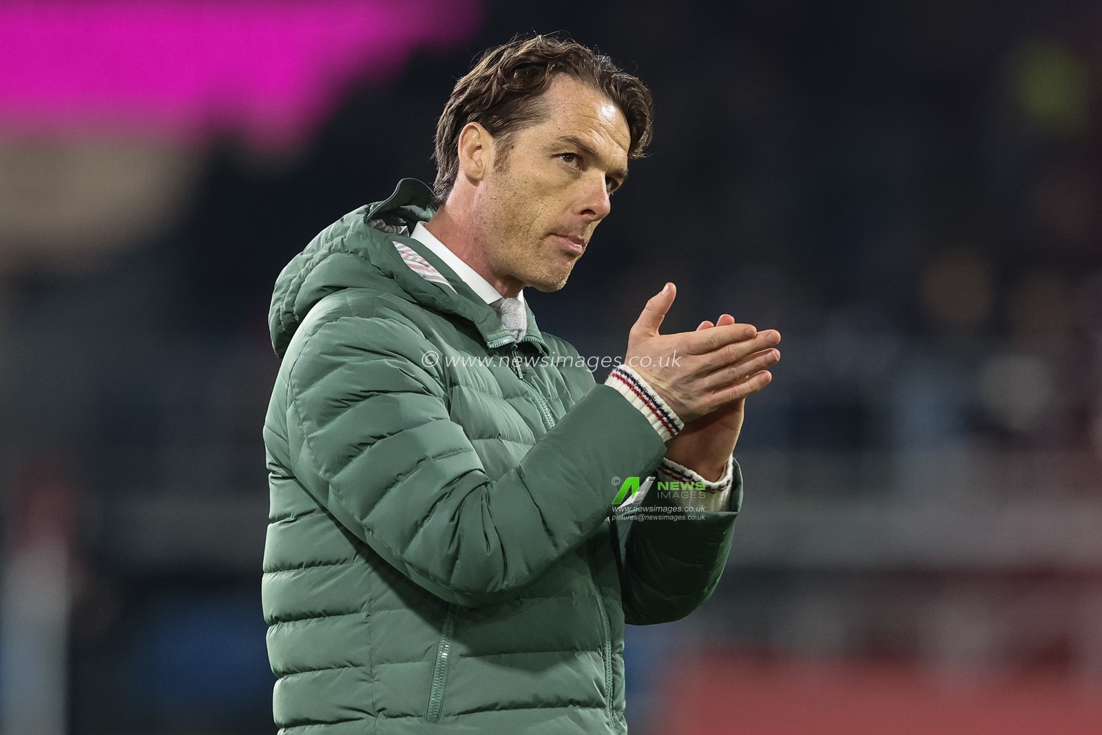 Scott Parker manager of Burnley applauds the fans during the Sky Bet Championship match Burnley vs Sunderland at Turf Moor, Burnley, United Kingdom, 17th January 2025

(Photo by Alfie Cosgrove/News Images)