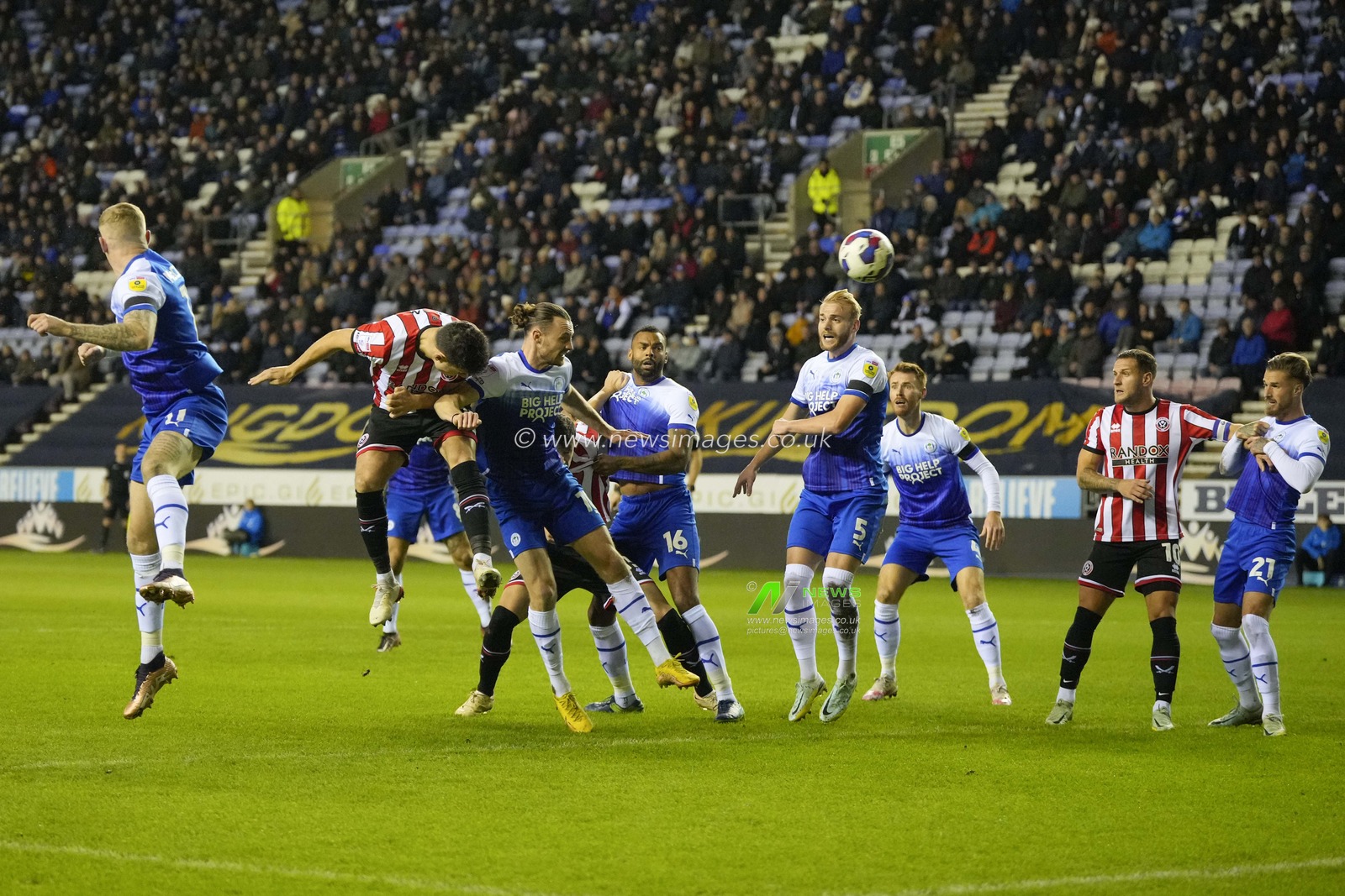John Egan #12 of Sheffield United heads the Blades infront during the Sky Bet Championship match Wigan Athletic vs Sheffield United at DW Stadium, Wigan, United Kingdom, 19th December 2022

(Photo by Steve Flynn/News Images)