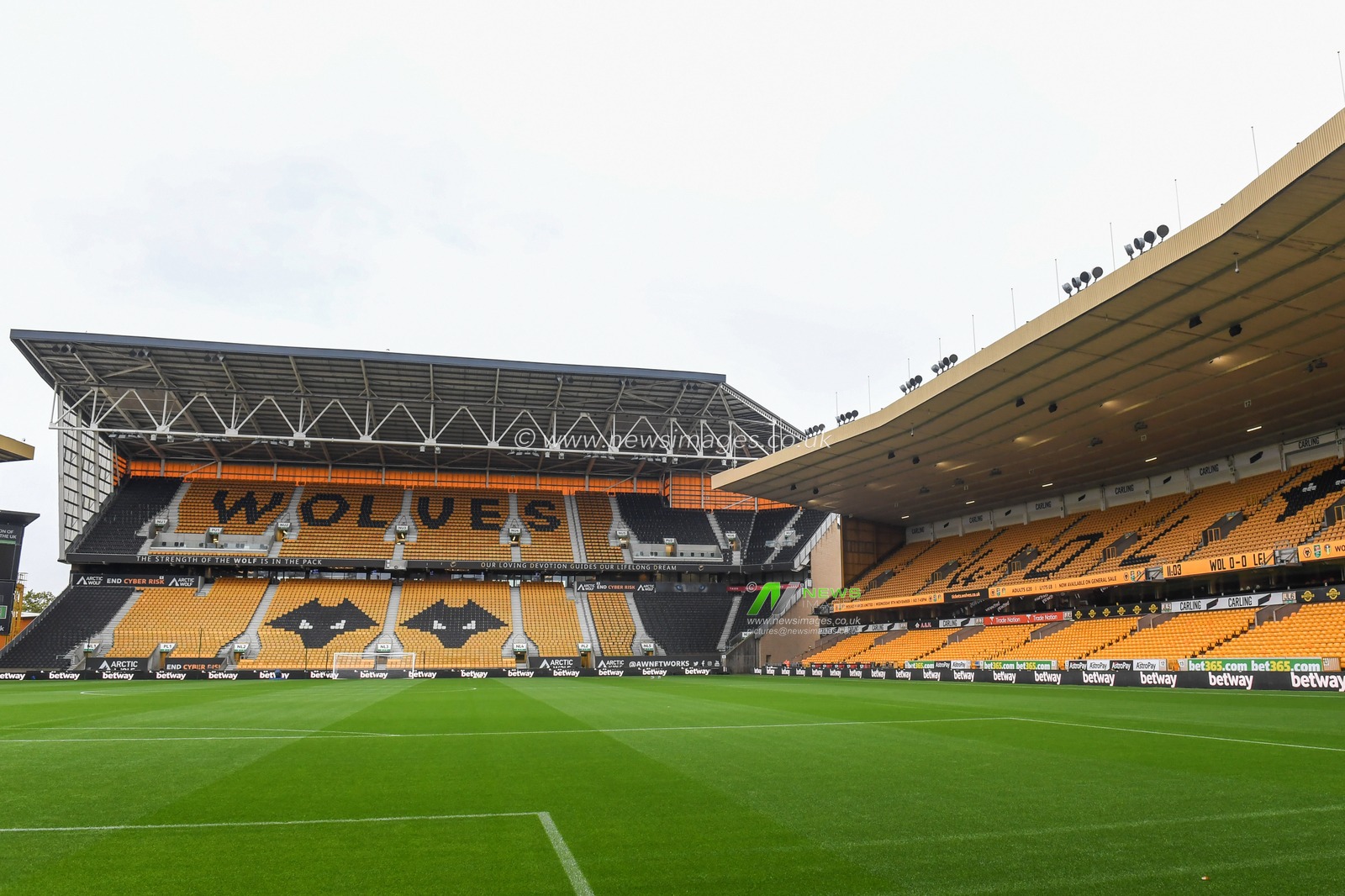 General view of Molineux Stadium, Home of Wolverhampton Wanderers F.C.during the Premier League match Wolverhampton Wanderers vs Leicester City at Molineux, Wolverhampton, United Kingdom, 23rd October 2022

(Photo by Mike Jones/News Images)