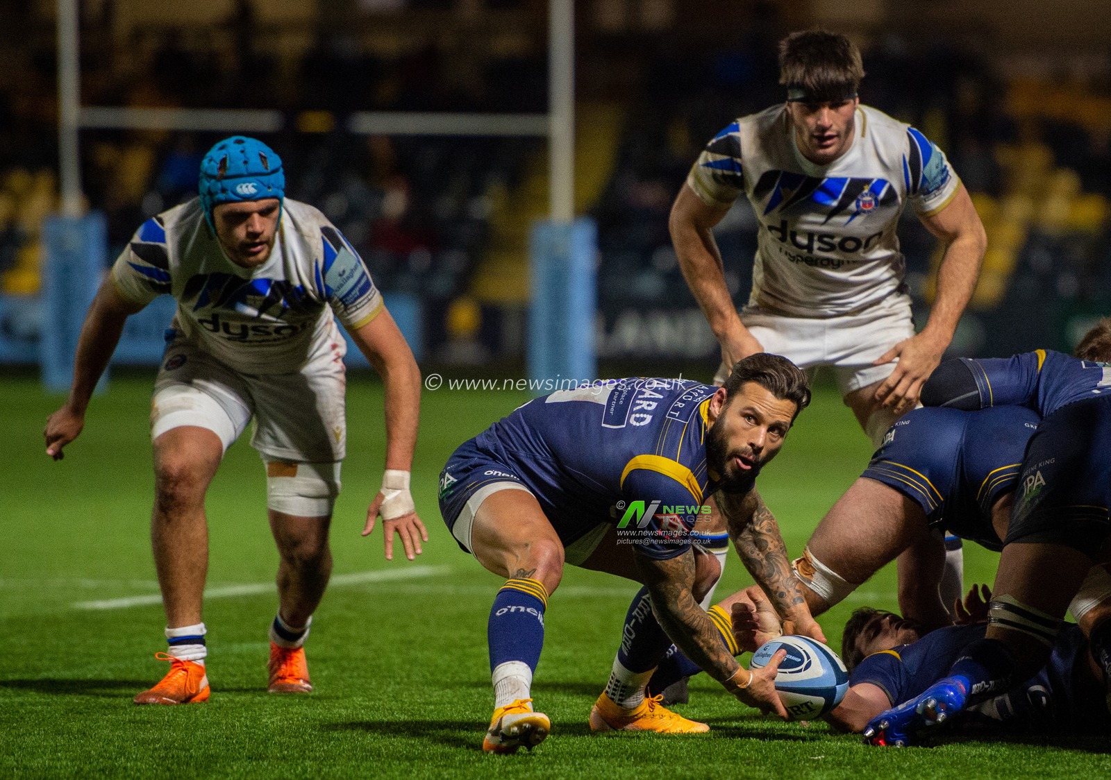 Francois Hougaard (09) of Worcester Warriors released the ball from the Ruck.