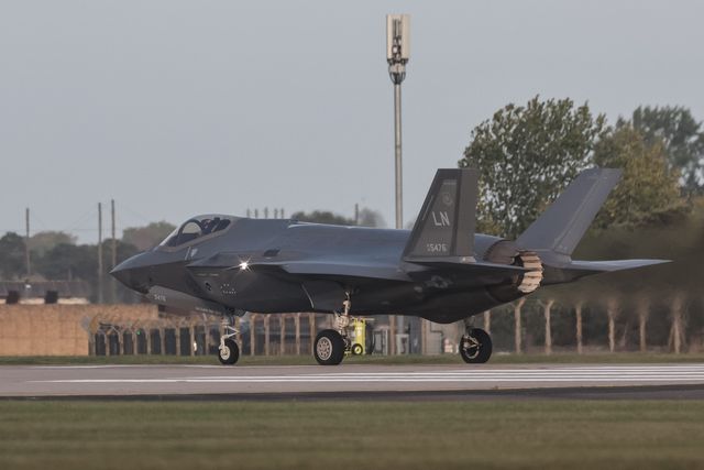 RAF Lakenheath milliarty takeoffs and landings