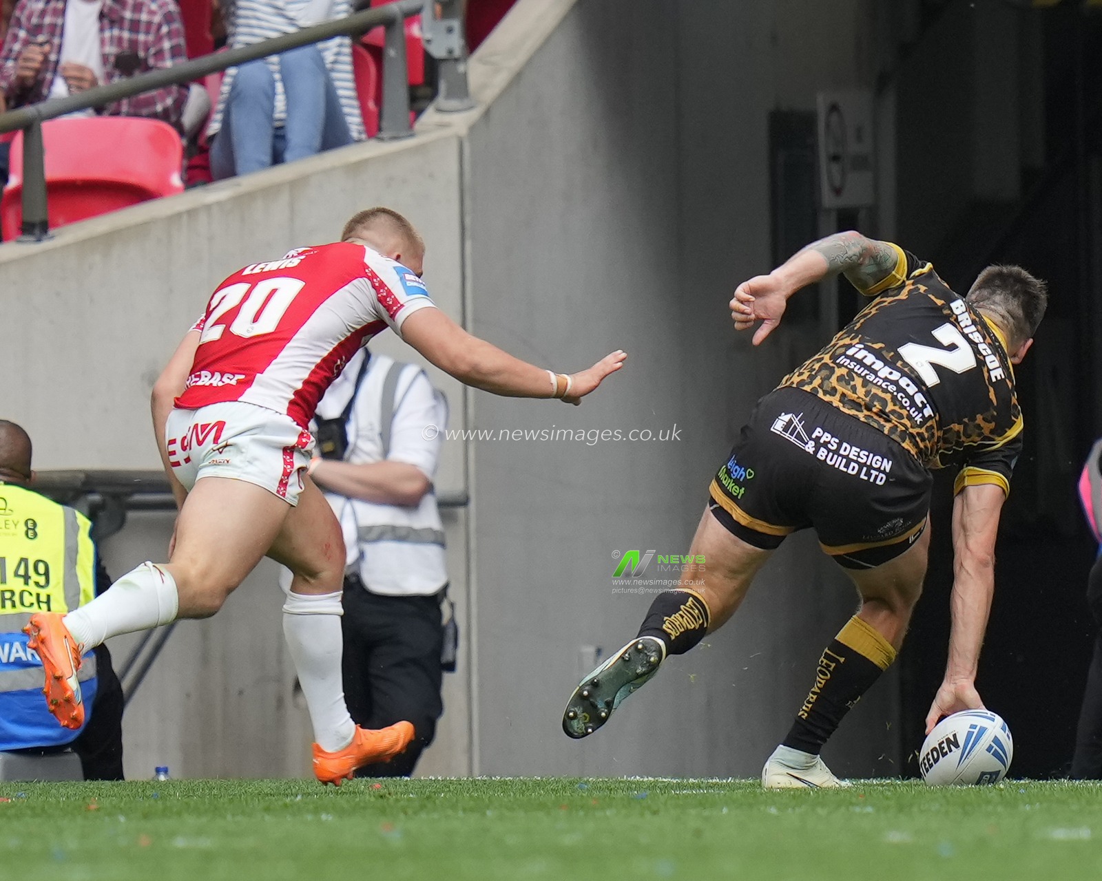 Tom Briscoe #2 of Leigh Leopards scores a try during the Betfred Challenge Cup match Hull KR vs Leigh Leopards at Wembley Stadium, London, United Kingdom, 12th August 2023

(Photo by Steve Flynn/News Images)