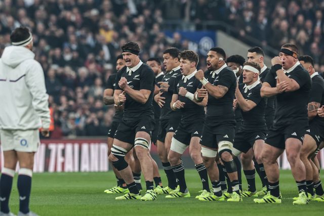 New Zealand perform the Haka before the game during the Quilter Nations Series 2025 match England vs New Zealand at Allianz Stadium, Twickenham, United Kingdom, 15th November 2025

(Photo by Mark Cosgrove/News Images)

*** GER AUT SUI OUT ***