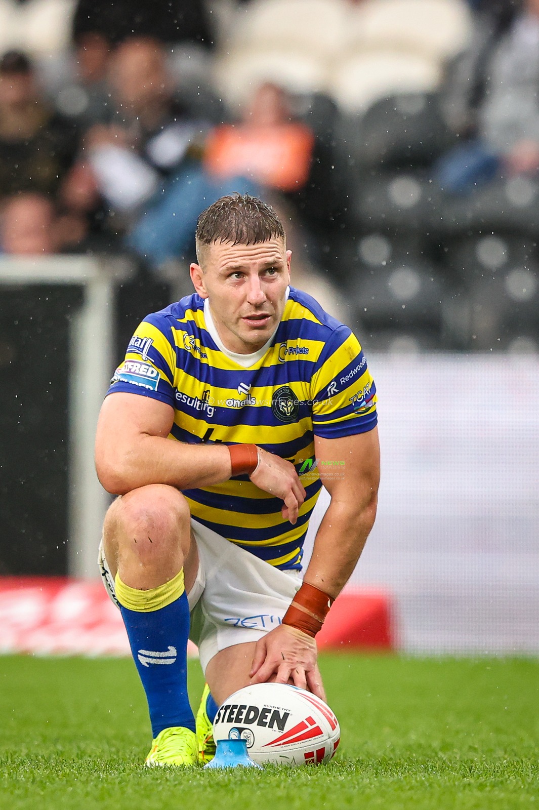 George Williams of Warrington Wolves converts for a goal during the Betfred Super League round 25 match Hull FC vs Warrington Wolves at MKM Stadium, Hull, United Kingdom on 29 August 2026

(Photo by Alfie Cosgrove/News Images)
