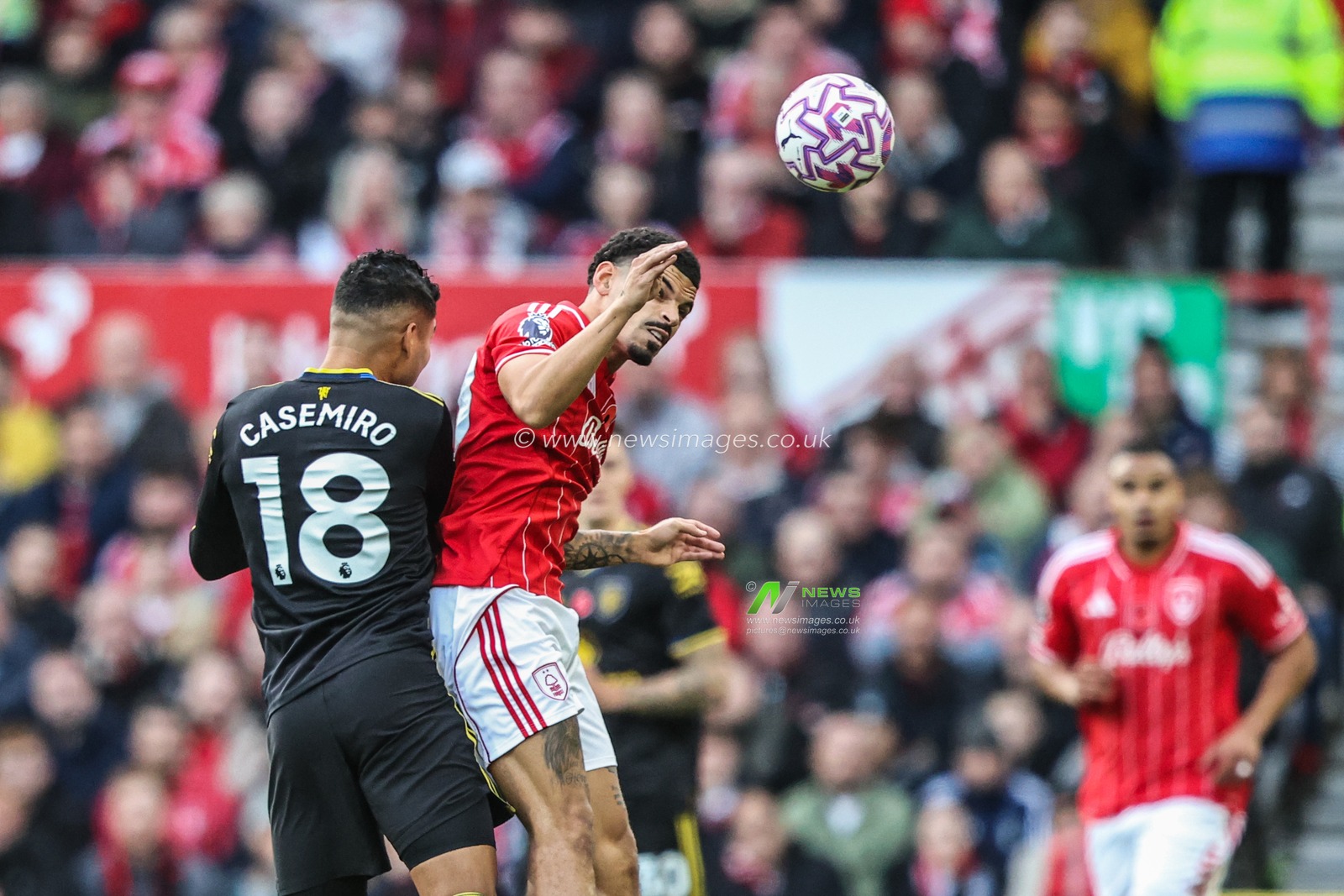 Neco Williams of Nottingham Forest jumps up to win the high ball during the Premier League match Nottingham Forest vs Manchester United at City Ground, Nottingham, United Kingdom, 1st November 2025

(Photo by Alfie Cosgrove/News Images)

*** GER AUT SUI OUT ***