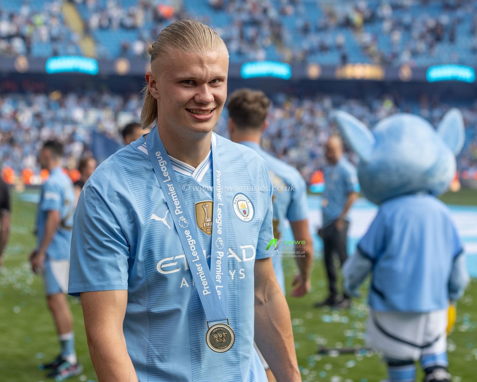 Erling Haaland of Manchester City with his Premier League winners medal during the Premier League match Manchester City vs West Ham United at Etihad Stadium, Manchester, United Kingdom, 19th May 2024

(Photo by Mark Cosgrove/News Images)