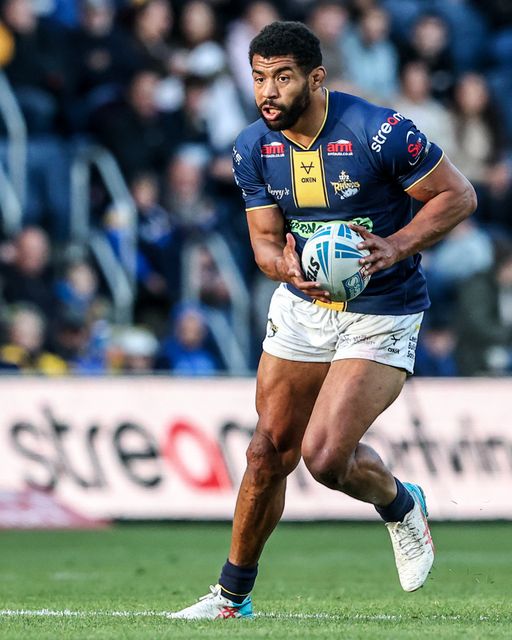 Kallum Watkins of Leeds Rhinos breaks with the ball during the Betfred Super League round 13 match Leeds Rhinos vs St Helens at AMT Headingley Stadium, Leeds, United Kingdom on 04 June 2026

(Photo by Alfie Cosgrove/News Images)