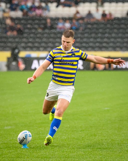 George Williams of Warrington Wolves scores a penalty  during the Betfred Super League round 25 match Hull FC vs Warrington Wolves at MKM Stadium, Hull, United Kingdom on 29 August 2026

(Photo by Alfie Cosgrove/News Images)