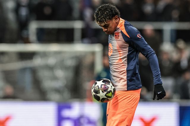 Lamine Yamal of Barcelona in the pregame warmup session during the UEFA Champions League Last 16 match Newcastle Untied vs Barcelona at St. James's Park, Newcastle, United Kingdom on 10 March 2026

(Photo by Mark Cosgrove/News Images)