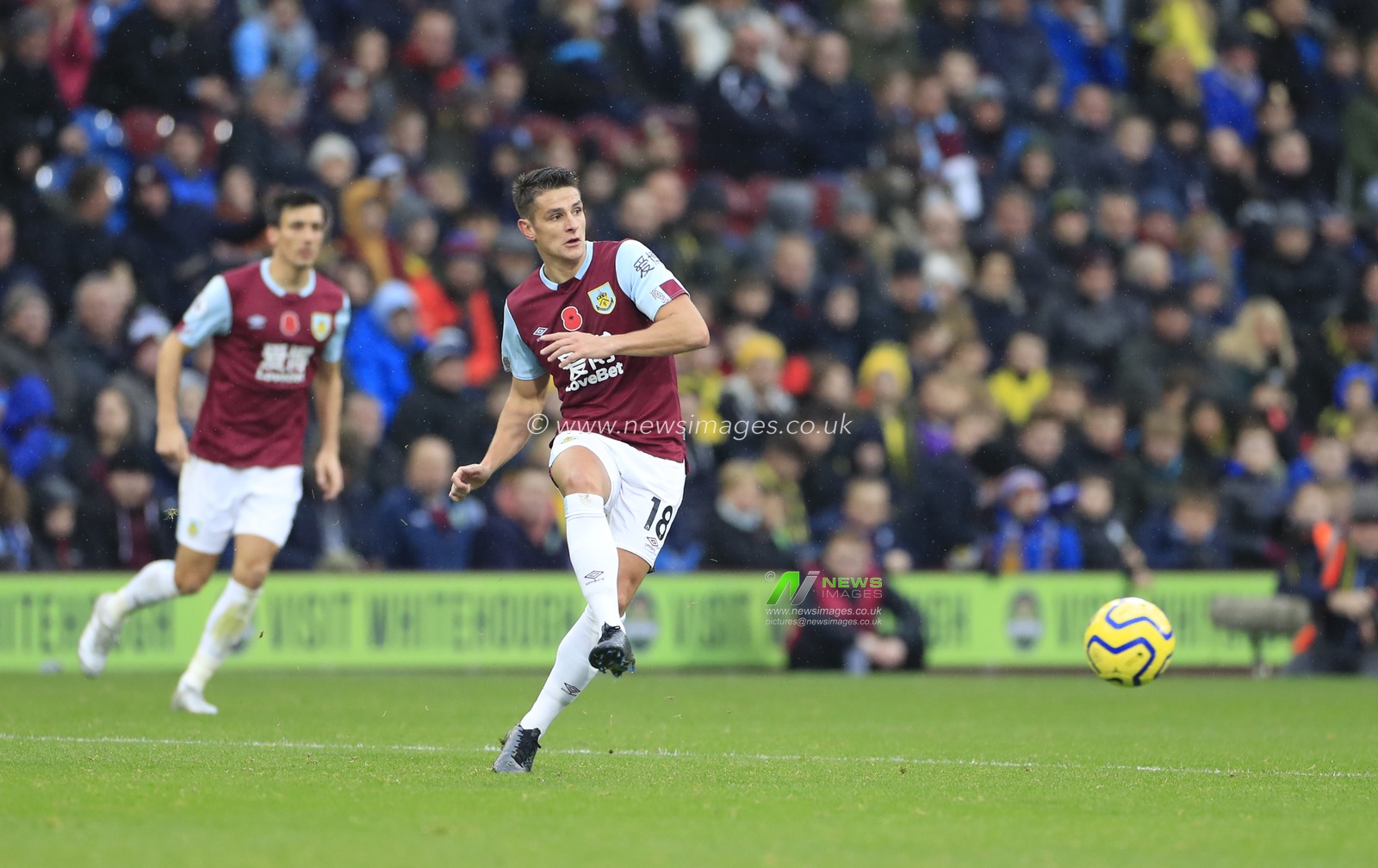 9th November 2019, Turf Moor, Burnley, England; Premier League, Burnley v West Ham United : Ashley Westwood (18) of Burnley passes the ball
Credit: Conor Molloy/News Images