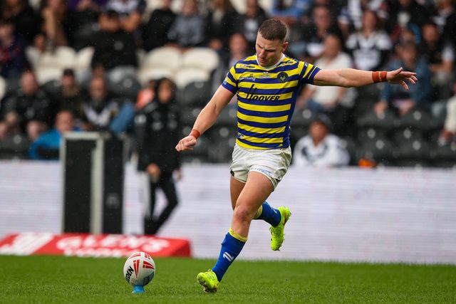 George Williams of Warrington Wolves converts for a goal during the Betfred Super League round 25 match Hull FC vs Warrington Wolves at MKM Stadium, Hull, United Kingdom on 29 August 2026

(Photo by Alfie Cosgrove/News Images)