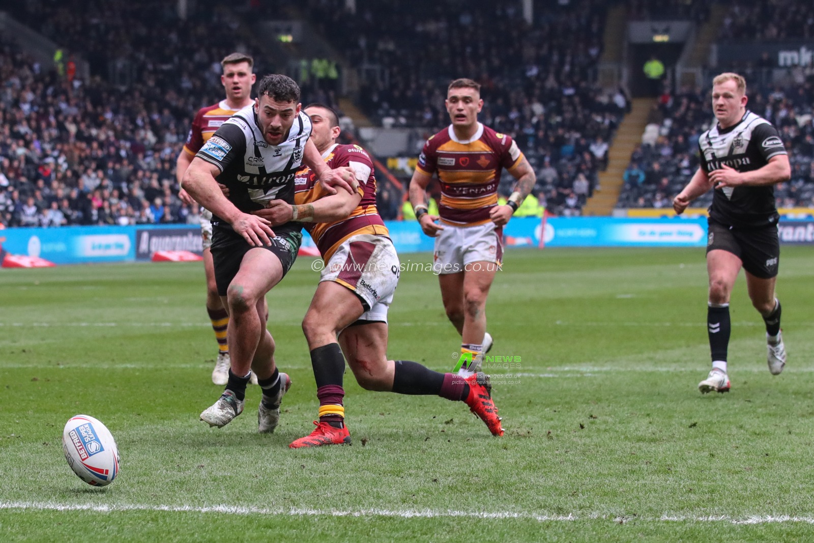 Jake Connor (1) of Hull FC puts a kick through to the try line area