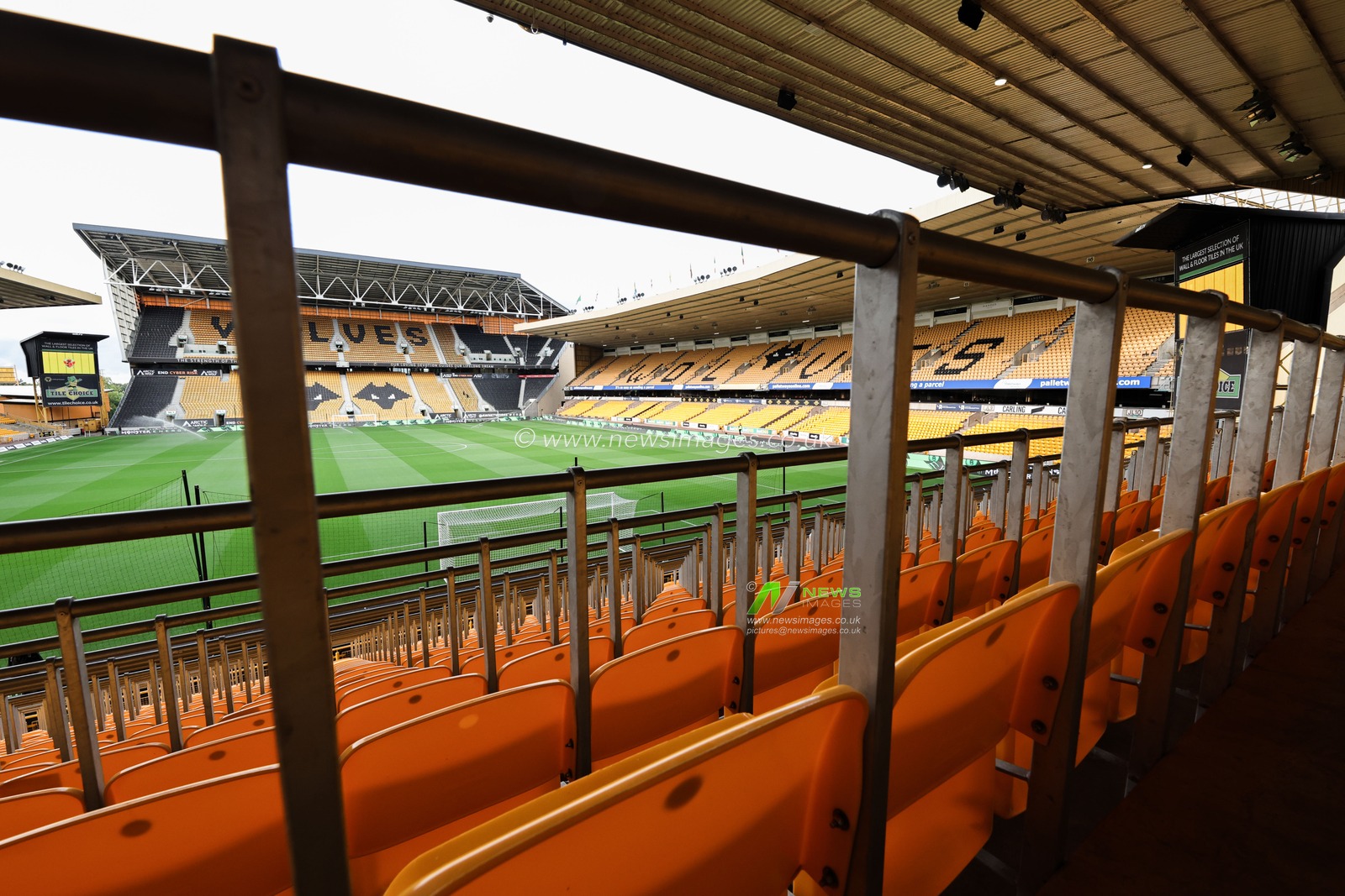 A general view of Molineux during the Carabao Cup match Wolverhampton Wanderers vs Blackpool at Molineux, Wolverhampton, United Kingdom, 29th August 2023

(Photo by Mark Cosgrove/News Images)