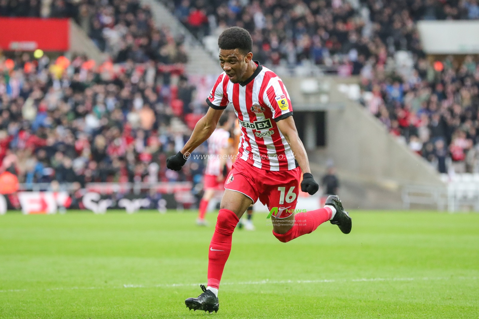 Amad Diallo #16 of Sunderland celebrates his goal to make it 2-1 during the Sky Bet Championship match Sunderland vs Hull City at Stadium Of Light, Sunderland, United Kingdom, 7th April 2023

(Photo by Alfie Cosgrove/News Images)