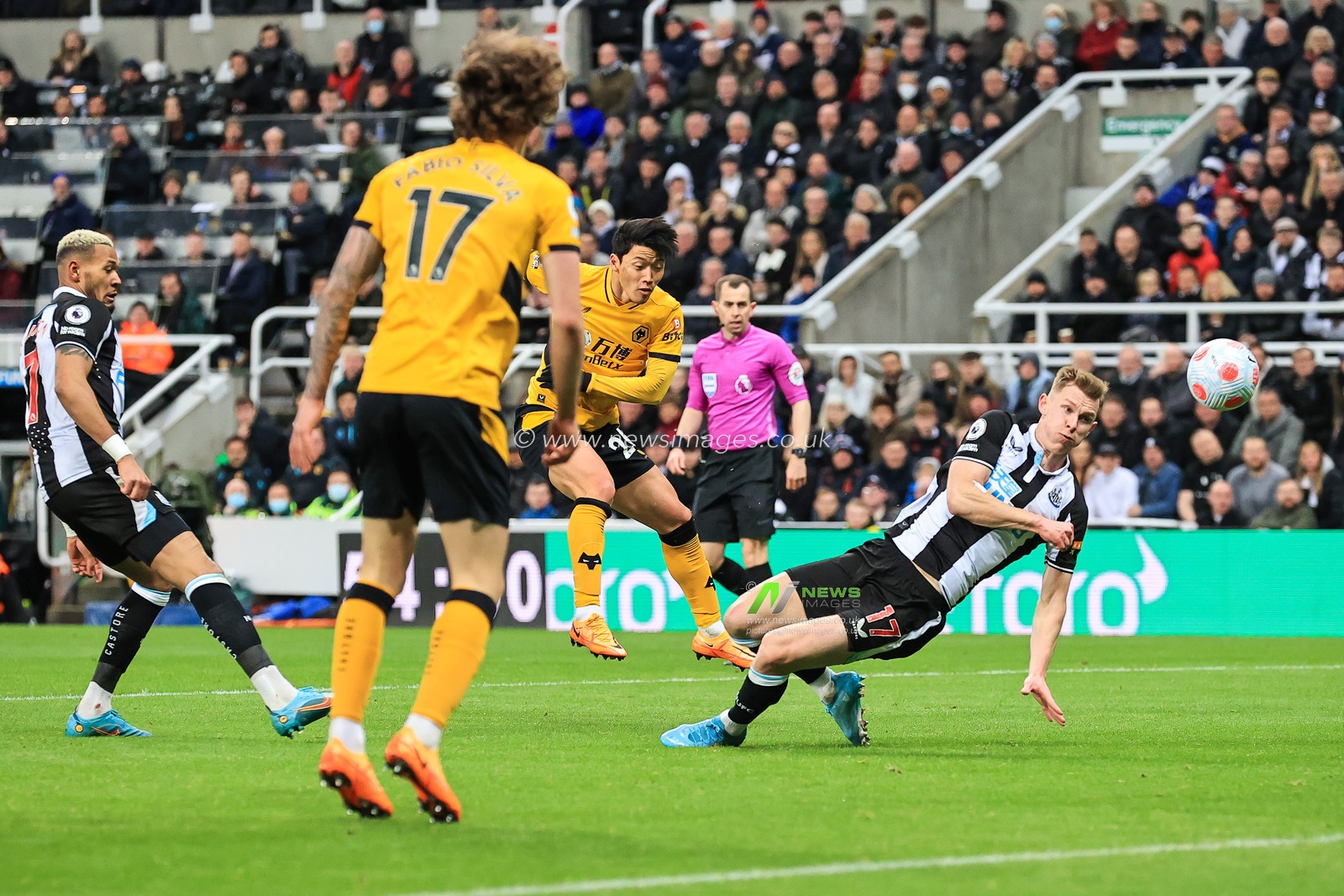 Hwang Hee-chan #26 of Wolverhampton Wanderers shoots on goal