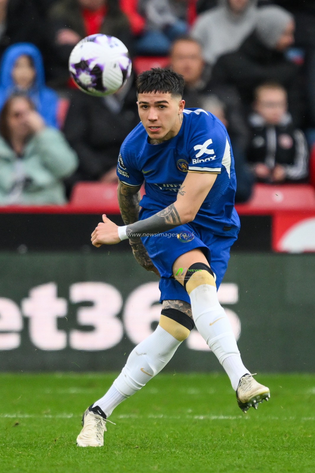 Enzo FernÃ¡ndez of Chelsea passes the ball during the Premier League match Sheffield United vs Chelsea at Bramall Lane, Sheffield, United Kingdom, 7th April 2024

(Photo by Craig Thomas/News Images)