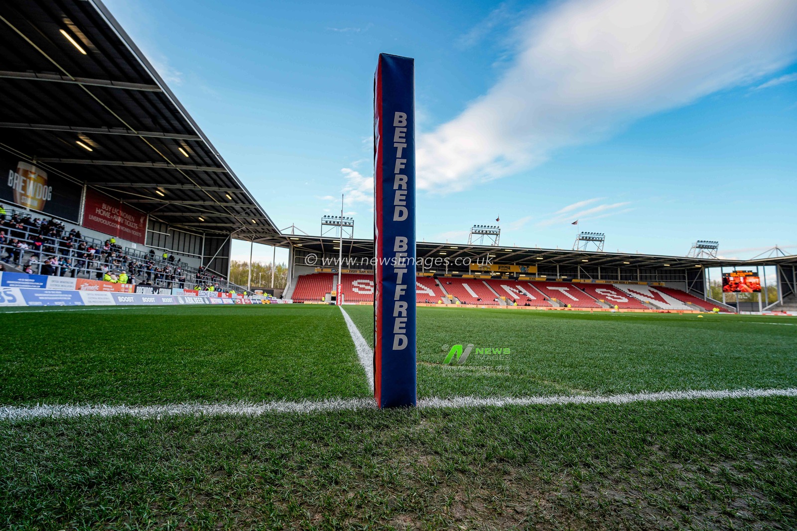 A general view of the pitch, goal and stands during the Betfred Challenge Cup Quarter Final match St Helens vs Catalans Dragons at The BrewDog Stadium, St Helens, United Kingdom on 10 April 2026

(Photo by Maynard Manyowa/News Images)