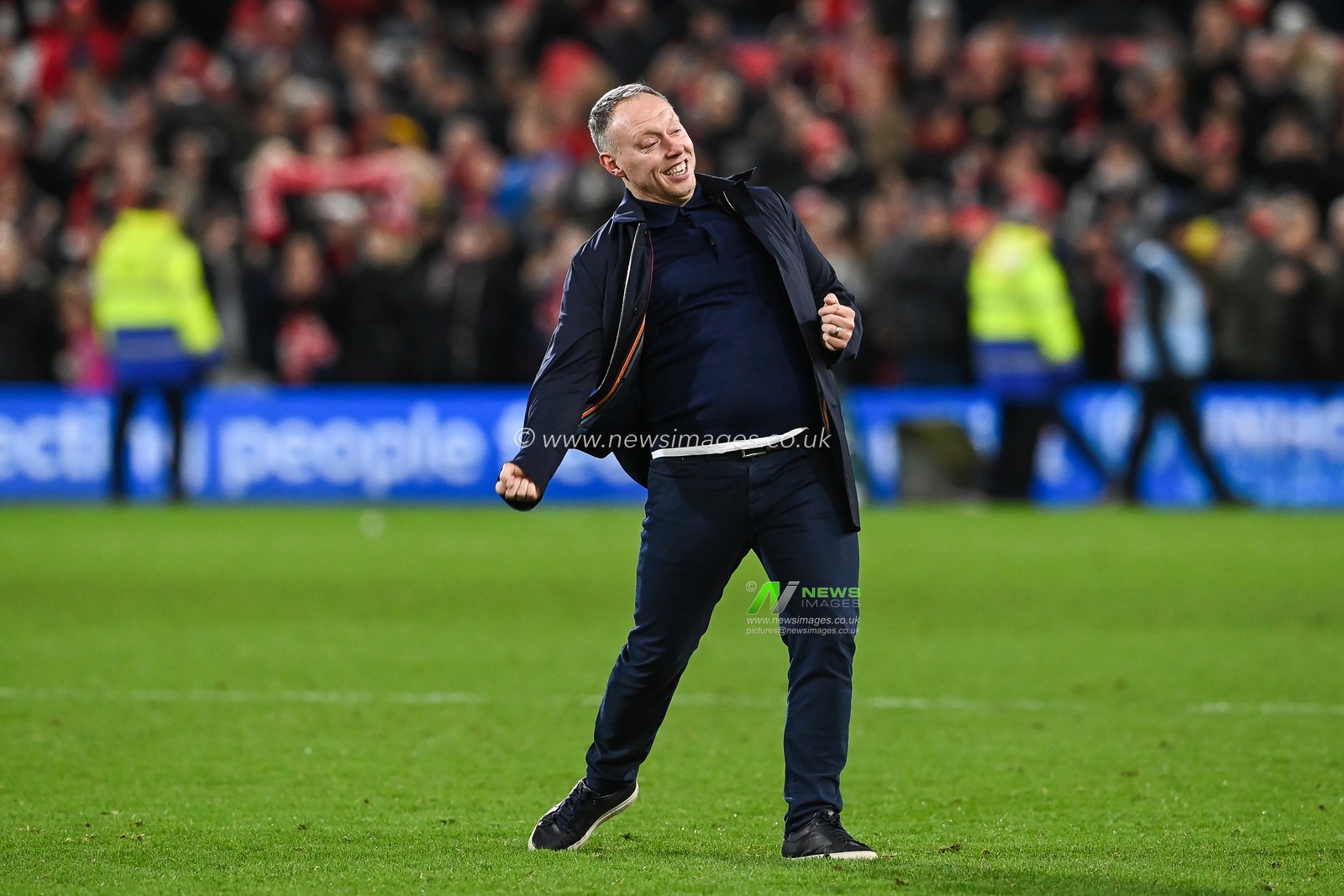 Steve Cooper Manager of Nottingham Forest celebrates his sides win with the fans at the end of the Premier League match Nottingham Forest vs Leicester City at City Ground, Nottingham, United Kingdom, 14th January 2023

(Photo by Craig Thomas/News Images)
