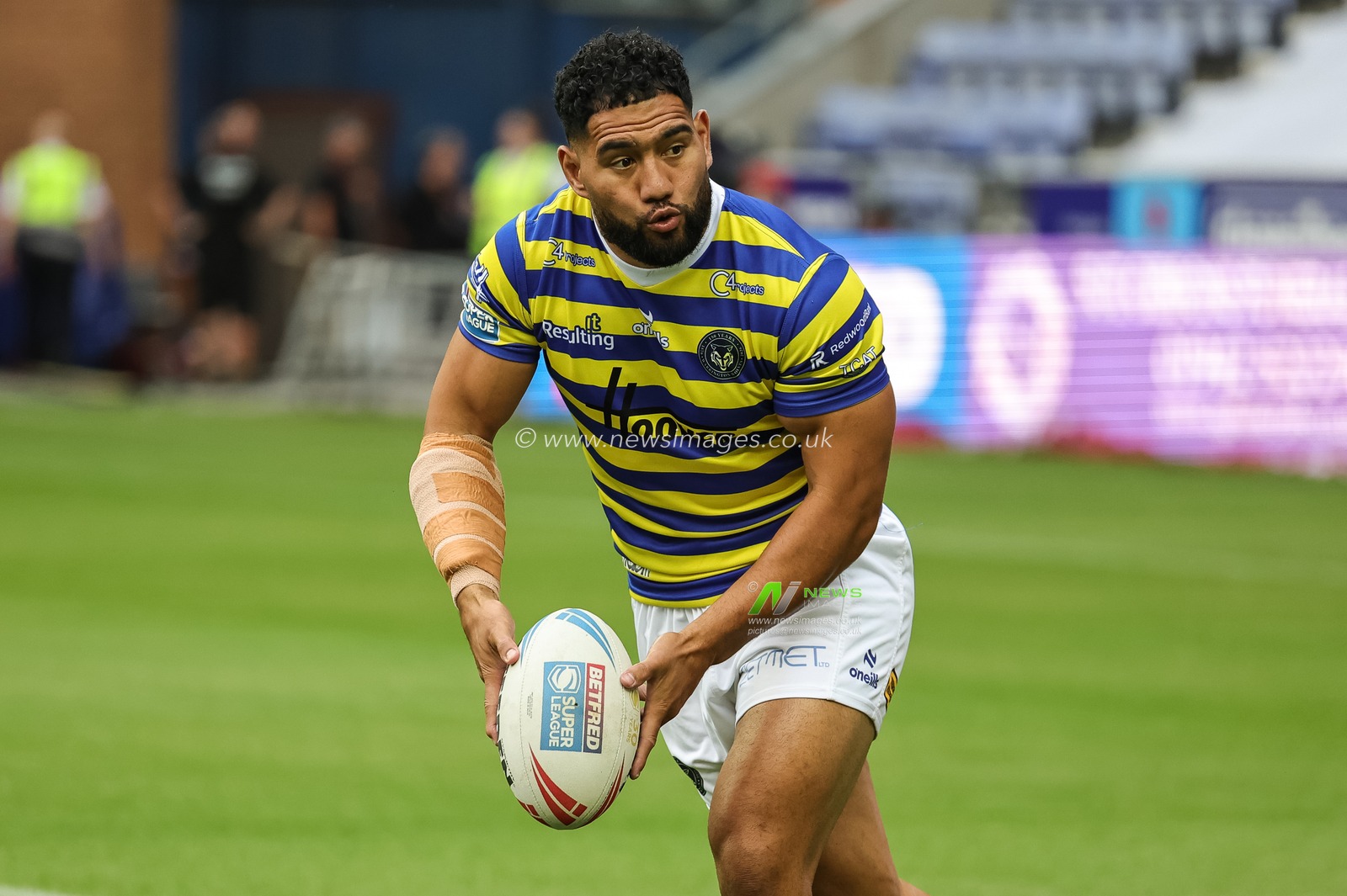 Kelepi Tanginoa of Warrington Wolves in the pre-game warm up during the Betfred Super League round 18 match Wigan Warriors vs Warrington Wolves at The Brick Community Stadium, Wigan, United Kingdom on 10 July 2026

(Photo by Mark Cosgrove/News Images)