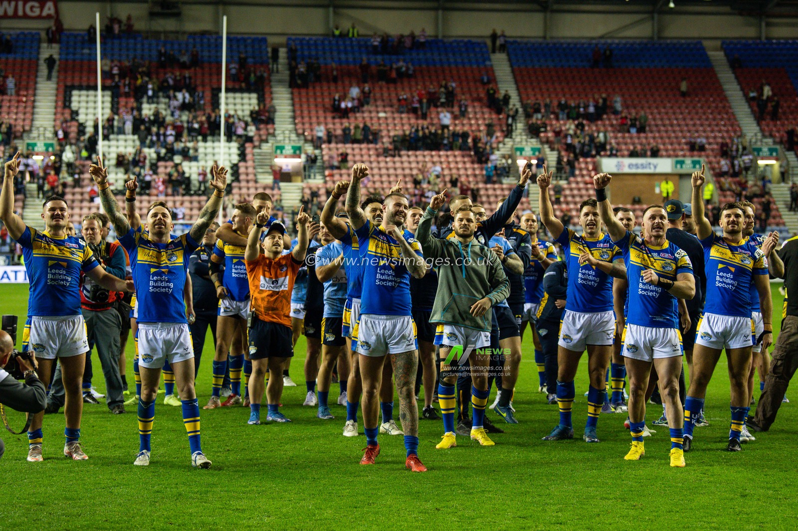 Leeds Player celebrate at the end of the Betfred Super League match Wigan Warriors vs Leeds Rhinos at DW Stadium, Wigan, United Kingdom, 16th September 2022

(Photo by Craig Thomas/News Images)