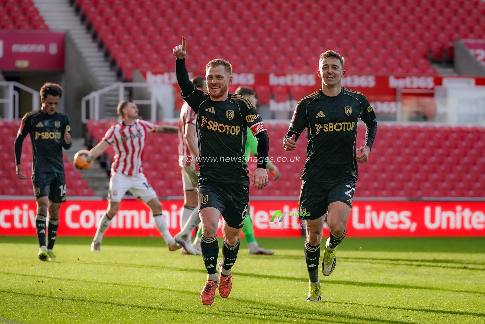 Harrison Reed of Fulham celebrates his goal to make it 1-2 during the Emirates FA Cup 4th Round  match Stoke City vs Fulham at Bet365 Stadium, Stoke On Trent, United Kingdom on 15 February 2026

(Photo by Maynard Manyowa/News Images)