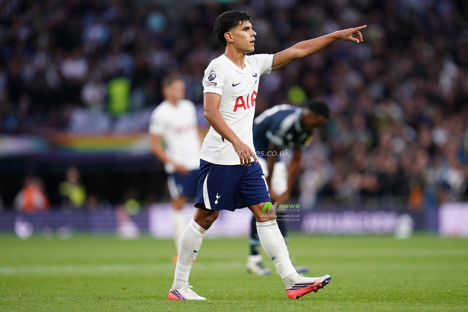 Mateus Fernandes of Tottenham Hotspur during the Premier League match Tottenham Hotspur vs Newcastle Untied at Tottenham Hotspur Stadium, London, United Kingdom on 29 August 2026

(Photo by Harvey Murphy/News Images)