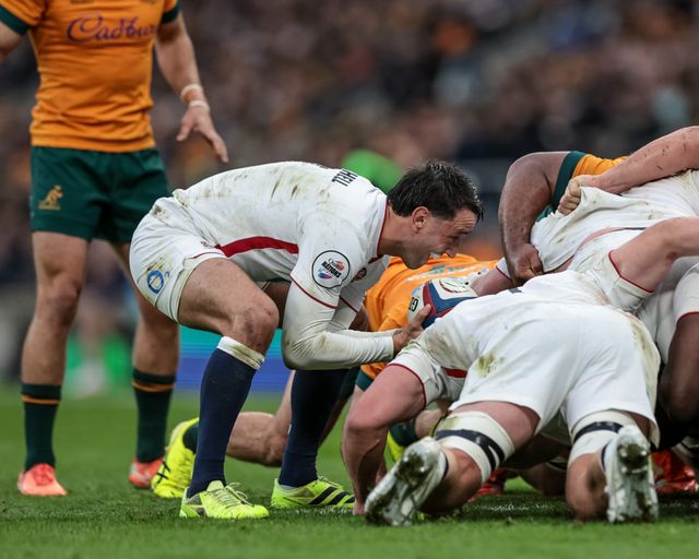 Alex Mitchell of England feeds the scrum during the Quilter Nations Series 2025 match England vs Australia at Allianz Stadium, Twickenham, United Kingdom, 1st November 2025

(Photo by Mark Cosgrove/News Images)

*** GER AUT SUI OUT ***