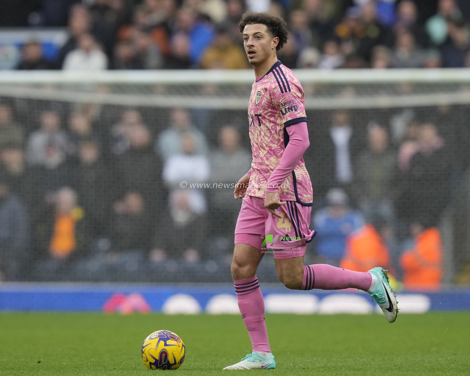 Ethan Ampadu #4 of Leeds United looks upfield during the Sky Bet Championship match Blackburn Rovers vs Leeds United at Ewood Park, Blackburn, United Kingdom, 9th December 2023

(Photo by Steve Flynn/News Images)